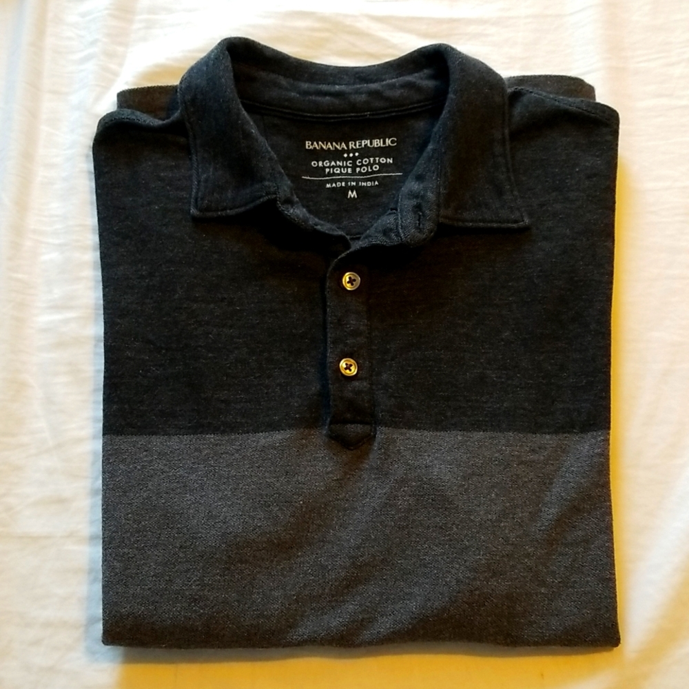 Banana Republic Men Polo. Size M two tones of gray